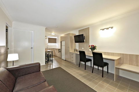 Smart Motels Bert Hinkler - Yamba Accommodation 31