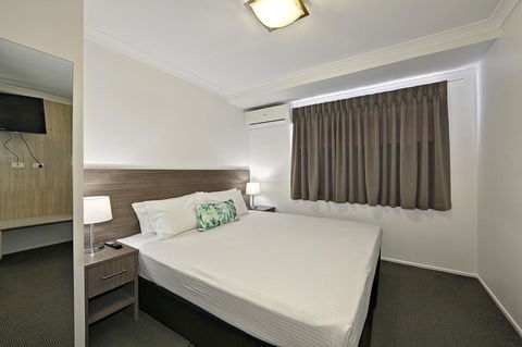 Smart Motels Bert Hinkler - Yamba Accommodation 25