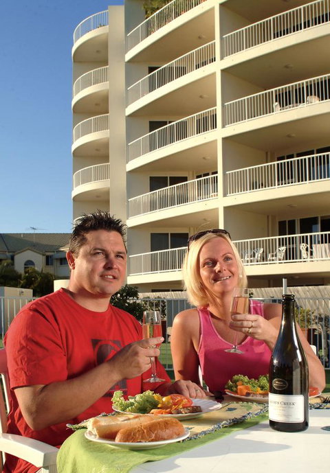 Fairways Golf & Beach Retreat Bribie Island - Yamba Accommodation 11