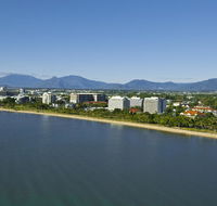 Holiday Inn Cairns Harbourside - Yamba Accommodation