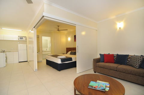 Cairns Queenslander Hotel & Apartments - Yamba Accommodation 17
