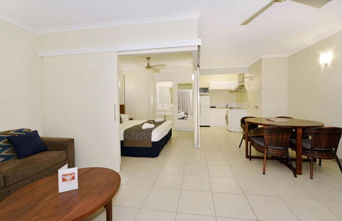 Cairns Queenslander Hotel & Apartments - Yamba Accommodation 10