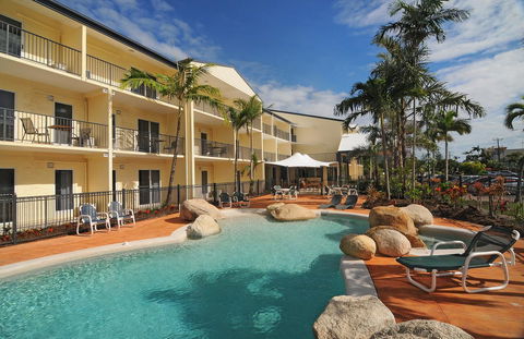 Cairns Queenslander Hotel & Apartments - Yamba Accommodation 2