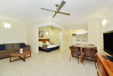 Cairns Queenslander Hotel & Apartments - Yamba Accommodation 9