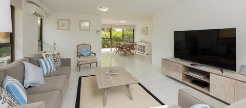 Norfolk Luxury Beachfront Apartments - Yamba Accommodation 10