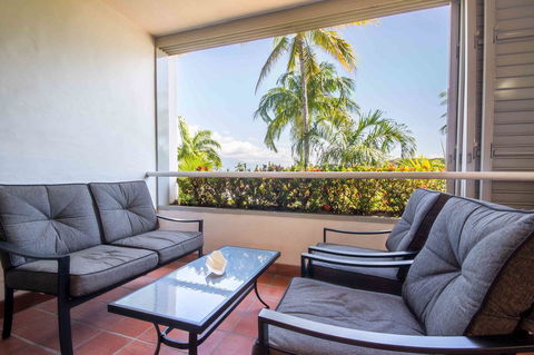 Club Tropical Resort - Official Onsite Reception & Check In - Yamba Accommodation 24