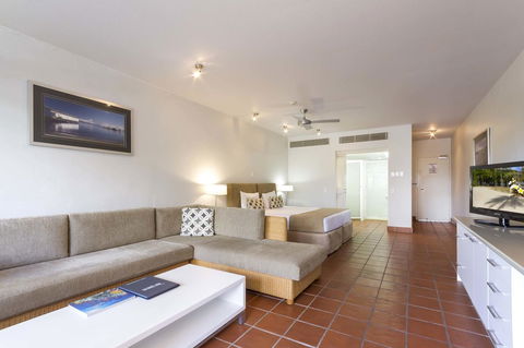 Club Tropical Resort - Official Onsite Reception & Check In - Yamba Accommodation 17