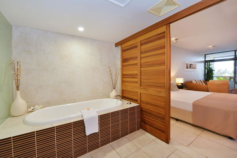 Club Tropical Resort - Official Onsite Reception & Check In - Yamba Accommodation 34