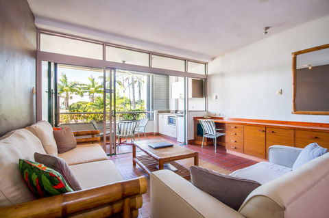 Club Tropical Resort - Official Onsite Reception & Check In - Yamba Accommodation 15