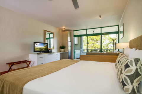 Club Tropical Resort - Official Onsite Reception & Check In - Yamba Accommodation 20