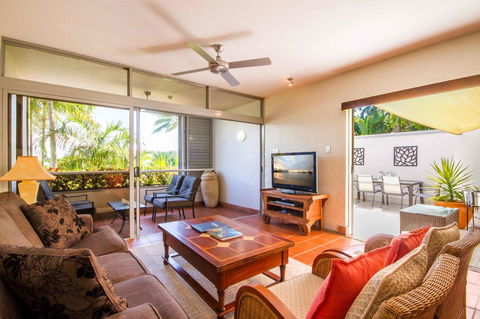 Club Tropical Resort - Official Onsite Reception & Check In - Yamba Accommodation 21
