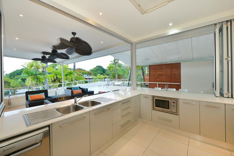 Club Tropical Resort - Official Onsite Reception & Check In - Yamba Accommodation 37