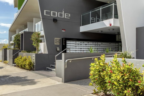 Code Apartments - Yamba Accommodation 14