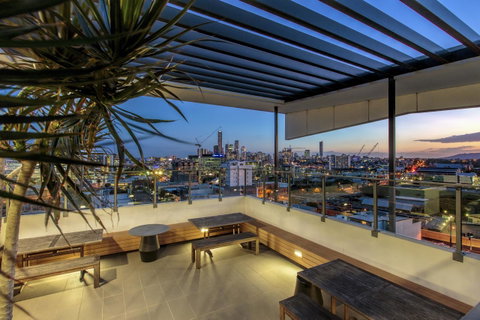 Code Apartments - Yamba Accommodation 2