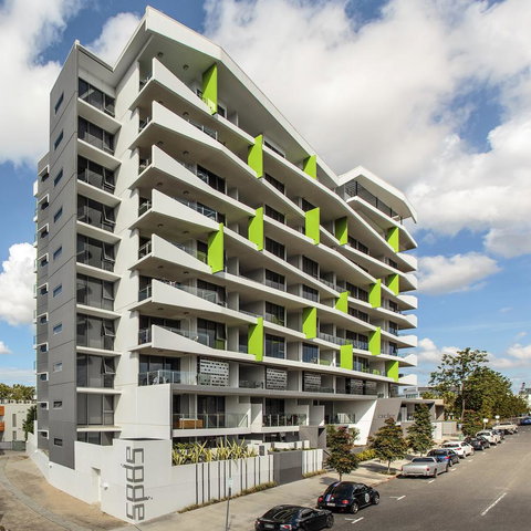 Code Apartments - Yamba Accommodation 8