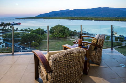 Jack And Newell Holiday Apartments - Yamba Accommodation 0