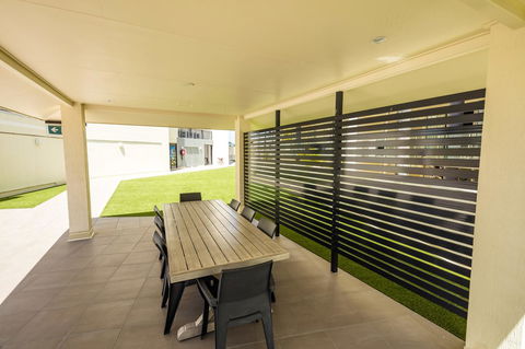 Jack And Newell Holiday Apartments - Yamba Accommodation 6