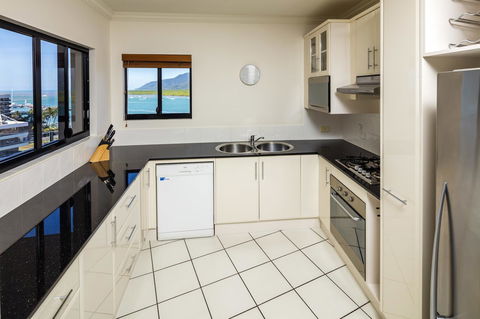 Jack And Newell Holiday Apartments - Yamba Accommodation 34