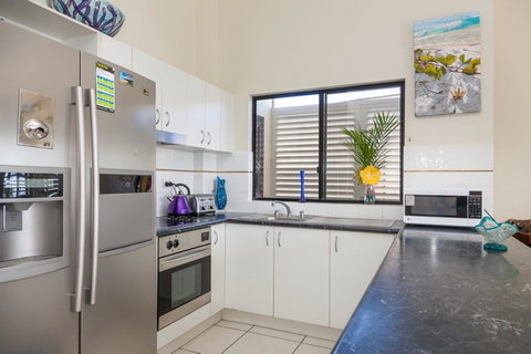 Cylinder Beach Mooloomba Unit 3 - Yamba Accommodation 6