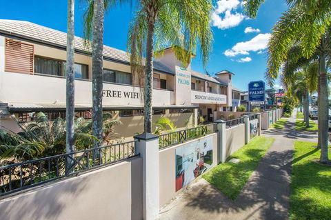 Cairns City Palms - Yamba Accommodation 0