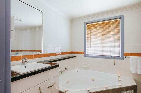 Apple Blossom Cottages - Yamba Accommodation 9