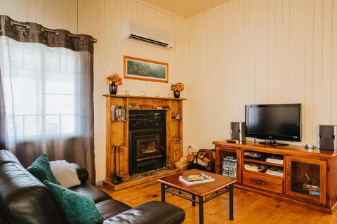Apple Blossom Cottages - Yamba Accommodation 6