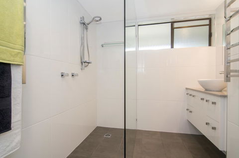 Tropical Reef Apartments - Yamba Accommodation 9