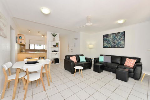 Tropical Reef Apartments - Yamba Accommodation 25