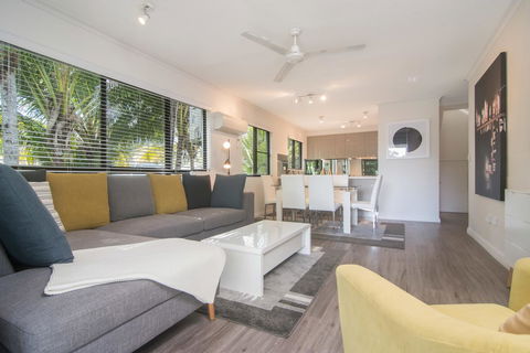 Tropical Reef Apartments - Yamba Accommodation 0
