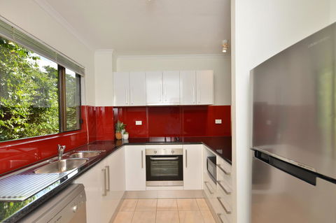 Tropical Reef Apartments - Yamba Accommodation 11