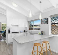 Beautiful Home- Walk to Beach-Short drive to Noosa - Yamba Accommodation