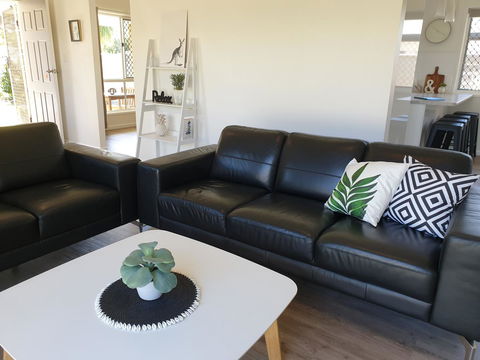 Beautiful Home- Walk To Beach-Short Drive To Noosa - Yamba Accommodation 3