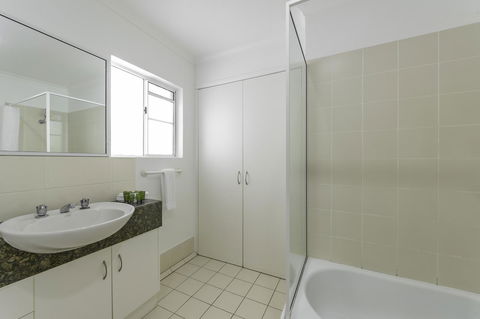 Tropical Nites Holiday Townhouses - Yamba Accommodation 16