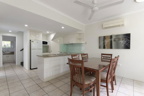 Tropical Nites Holiday Townhouses - Yamba Accommodation 26