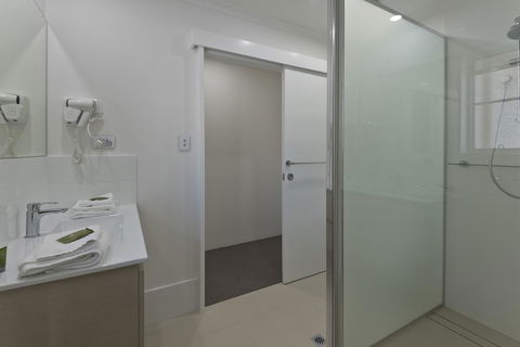 Tropical Nites Holiday Townhouses - Yamba Accommodation 17