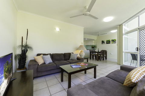 Tropical Nites Holiday Townhouses - Yamba Accommodation 13