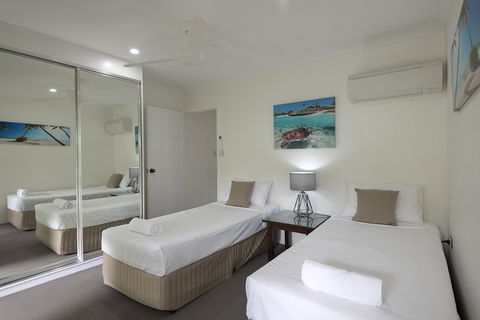 Tropical Nites Holiday Townhouses - Yamba Accommodation 12