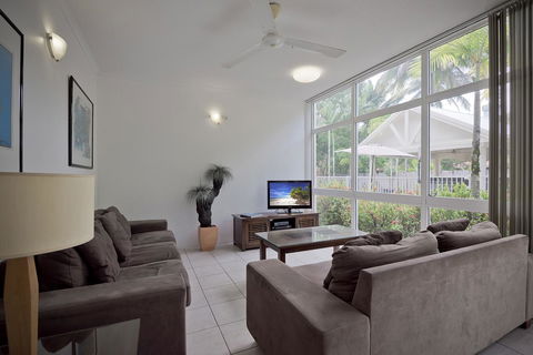 Tropical Nites Holiday Townhouses - Yamba Accommodation 24