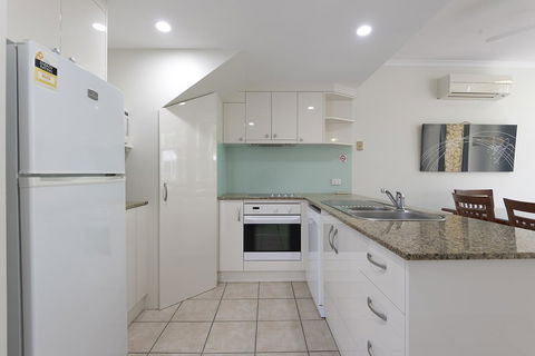 Tropical Nites Holiday Townhouses - Yamba Accommodation 27