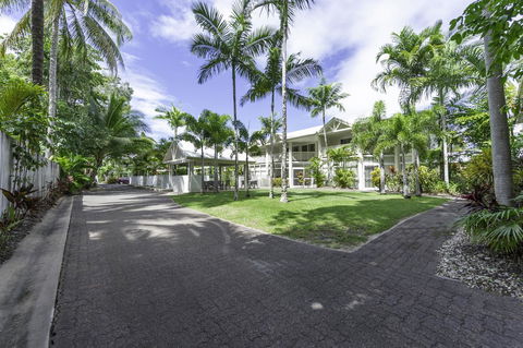 Tropical Nites Holiday Townhouses - Yamba Accommodation 5