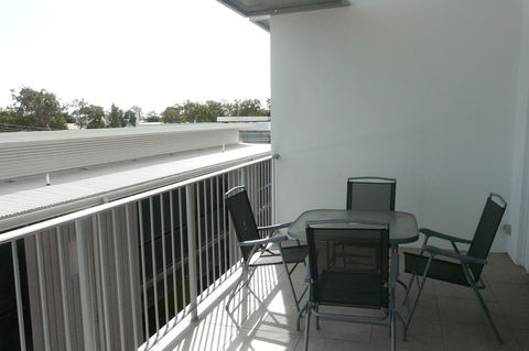 Monterey Apartments Moranbah - Yamba Accommodation 2