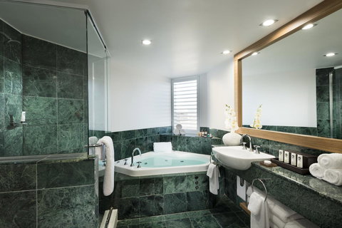 Sofitel Gold Coast Broadbeach - Yamba Accommodation 4