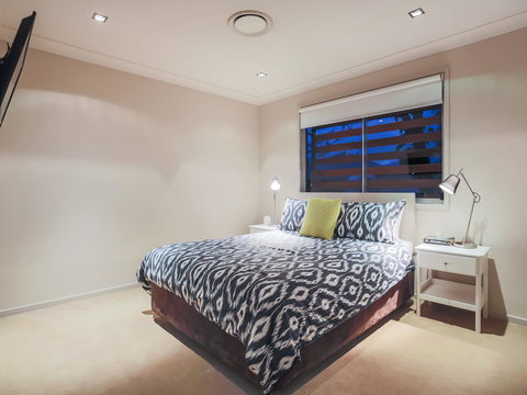 Hamilton Executive - Yamba Accommodation 9