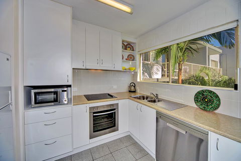 Surf Dance Apartments - Yamba Accommodation 15