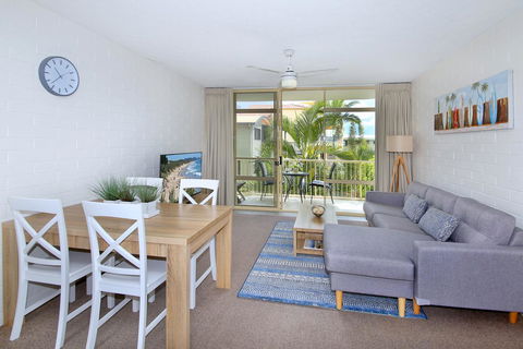 Surf Dance Apartments - Yamba Accommodation 4