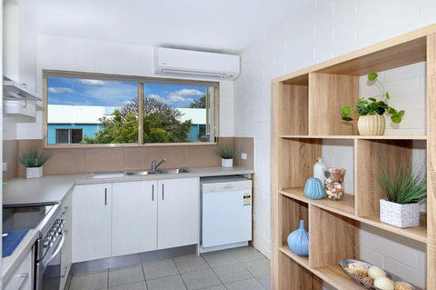 Surf Dance Apartments - Yamba Accommodation 1
