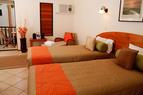 Hibiscus Resort & Spa - Official Onsite Reception & Check In - Yamba Accommodation 2