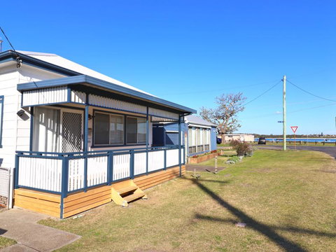 Waterside Retreat - Yamba Accommodation 1