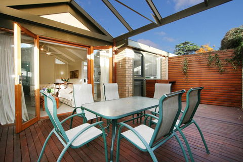Wattle Holiday Rental - Yamba Accommodation 1