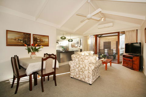 Wattle Holiday Rental - Yamba Accommodation 2